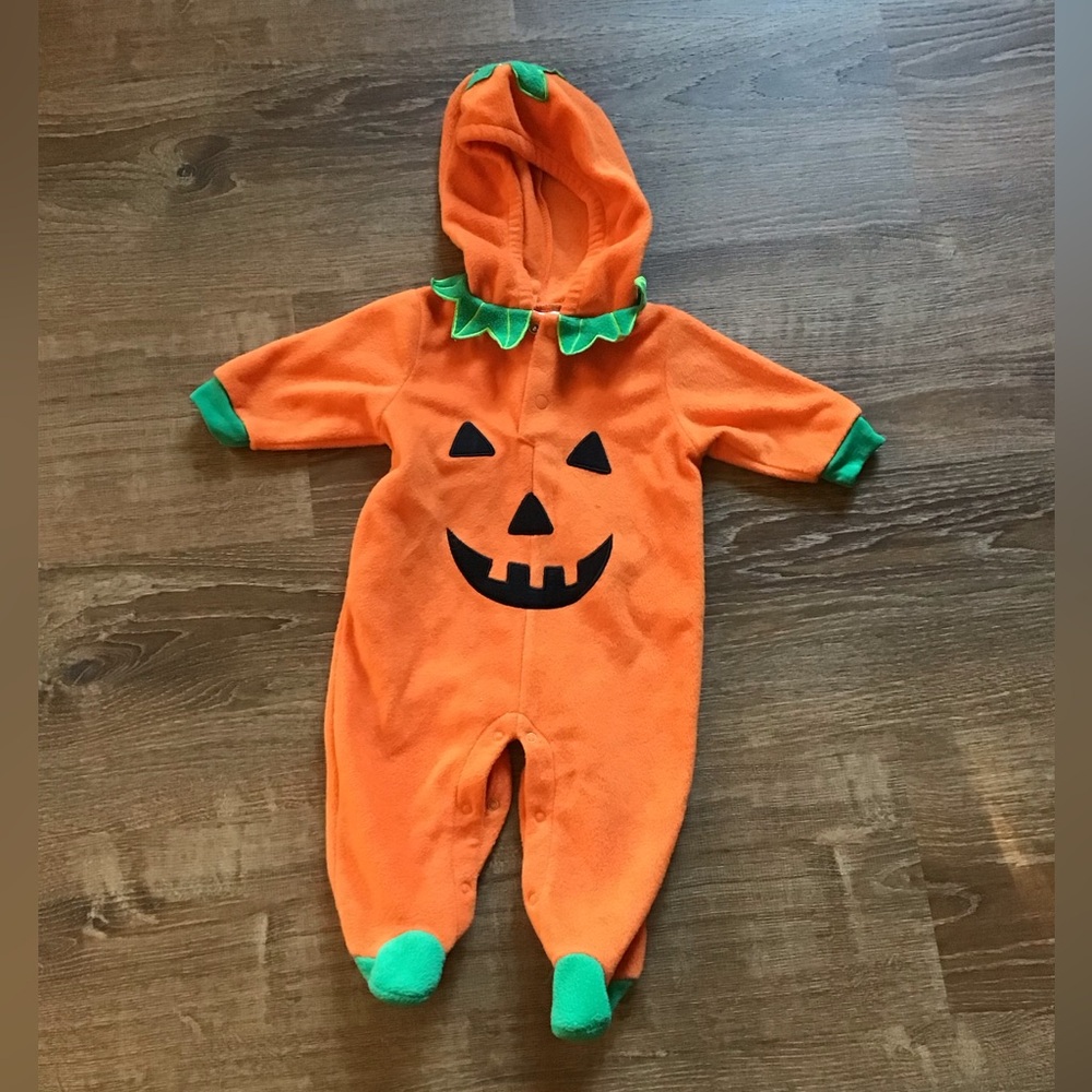 Infant pumpkin costume